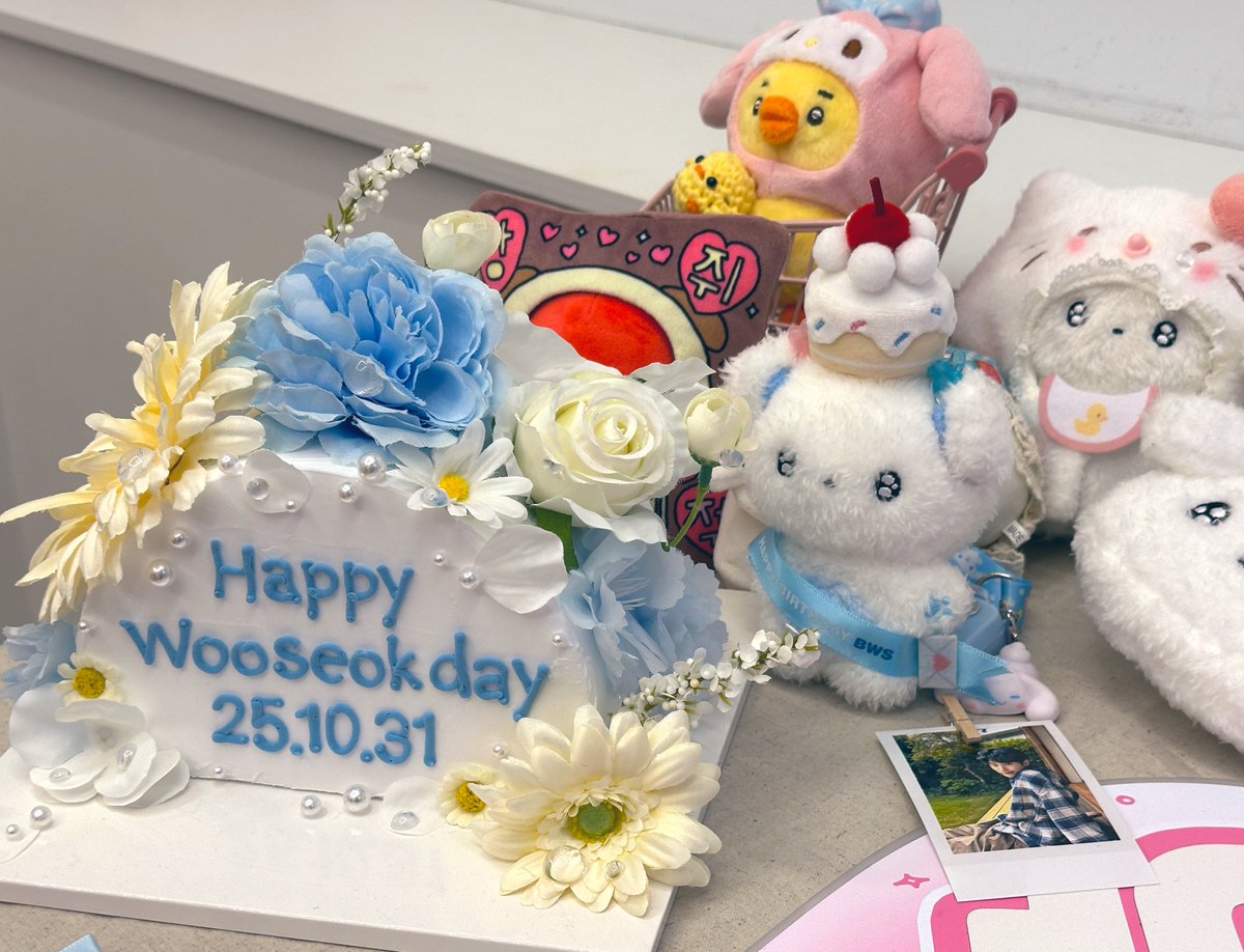 #HBD_wooseok
#closetoyou_wooseok

🎂 생일축하해 🎂
 파티참석했습니다!