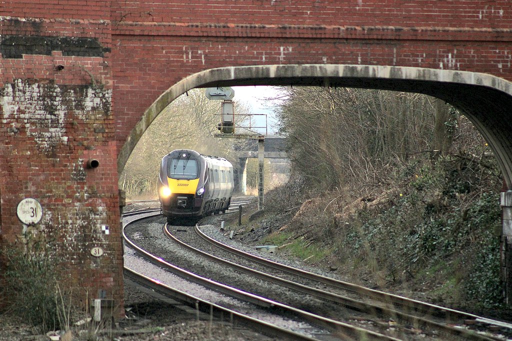 #FramedFriday <a href="/EastMidRailway/">East Midlands Railway (EMR)</a> Meridian 222007 tanking towards Syston working a down service earlier this year.
#GetThemWhileYouCan