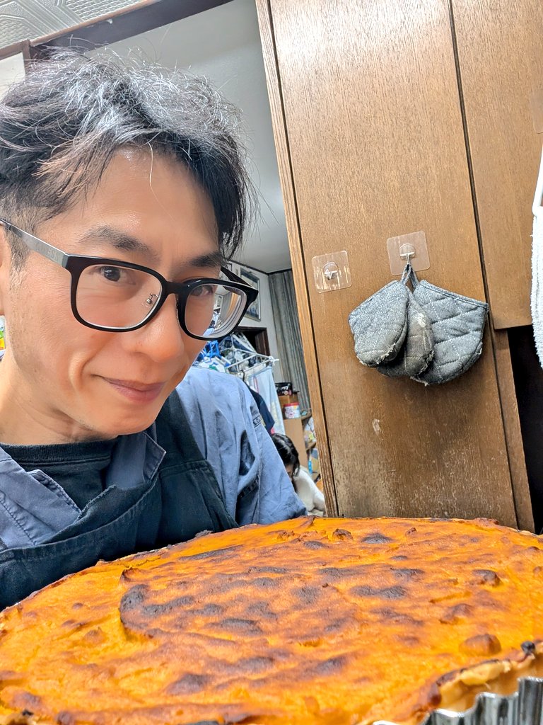 カボチャパイを焼きました🥧🥧

ハッピーハロウィン‼️🎃🎃🎃