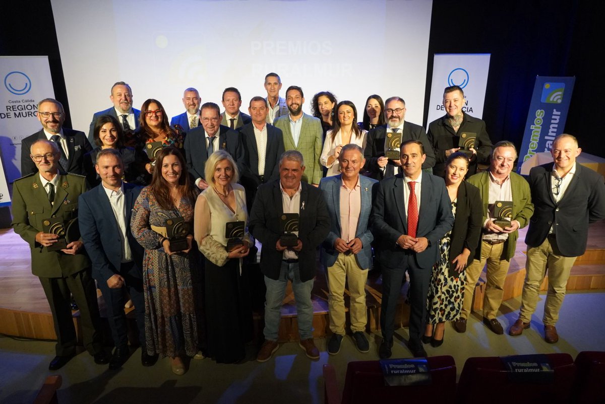 🌾 Los Premios @Ruralmur reconocen a 13 entidades y profesionales por su aportación al #TurismoRural y la artesanía de la Región.

🏡 El turismo rural se consolida como motor de desarrollo y sostenibilidad.
👉acortar.link/GPSVNV

#TurismoRegióndeMurcia #RegióndeMurcia
