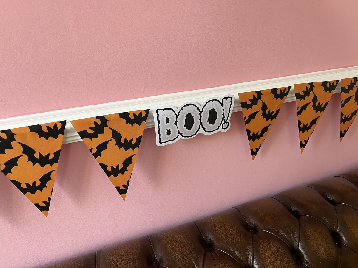 🎃Happy Halloween from Alltruck! 👻 Our teams brought Halloween fun to the office with cobwebs and costumes! 💗 We love moments of creativity and teamwork that make work feel like a treat. Here’s to our Awesome Alltruckers! 💪✨