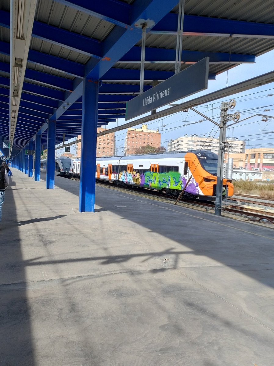 samuuu1904's tweet photo. Nuevos trenes de @Alstom_es S-452 de @rodalies  en #LleidaPirineus 😲 https://t.co/Fy7cudHywc