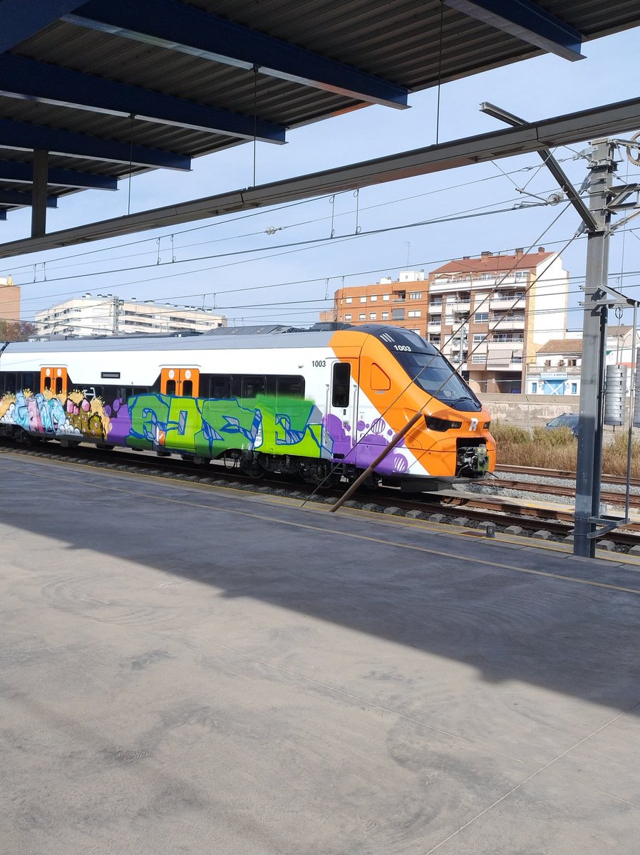 samuuu1904's tweet photo. Nuevos trenes de @Alstom_es S-452 de @rodalies  en #LleidaPirineus 😲 https://t.co/Fy7cudHywc