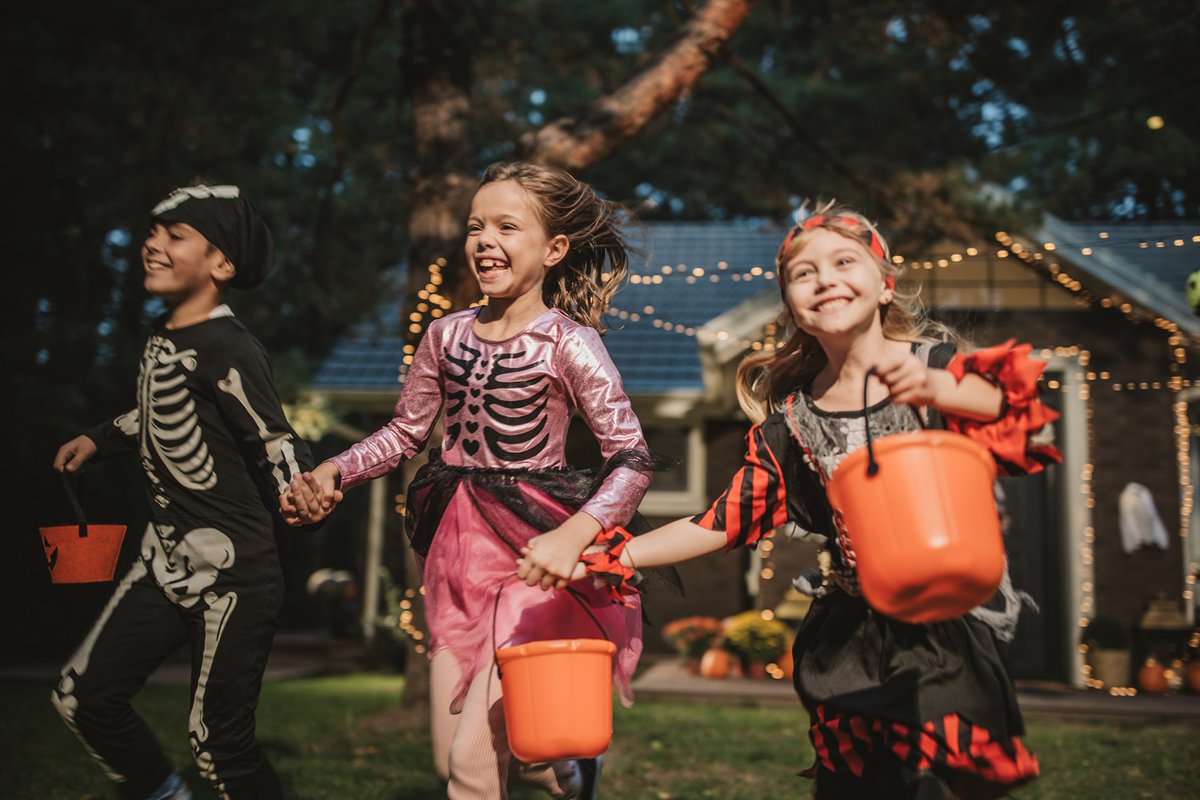 Spooky season is here! 👻Before you head out for candy and costumes, check out our safety tips for carving, costumes, and trick-or-treating. Here’s to a Halloween that’s all treats, no tricks. thedacare.org/news-and-event…