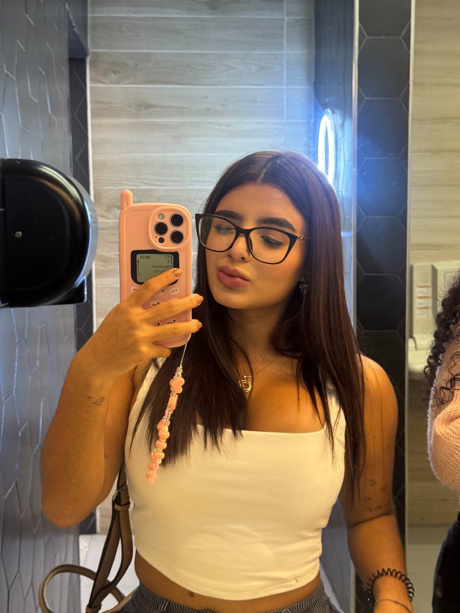 biancaxbaker's tweet image. did I catch your eye or just your curiosity?