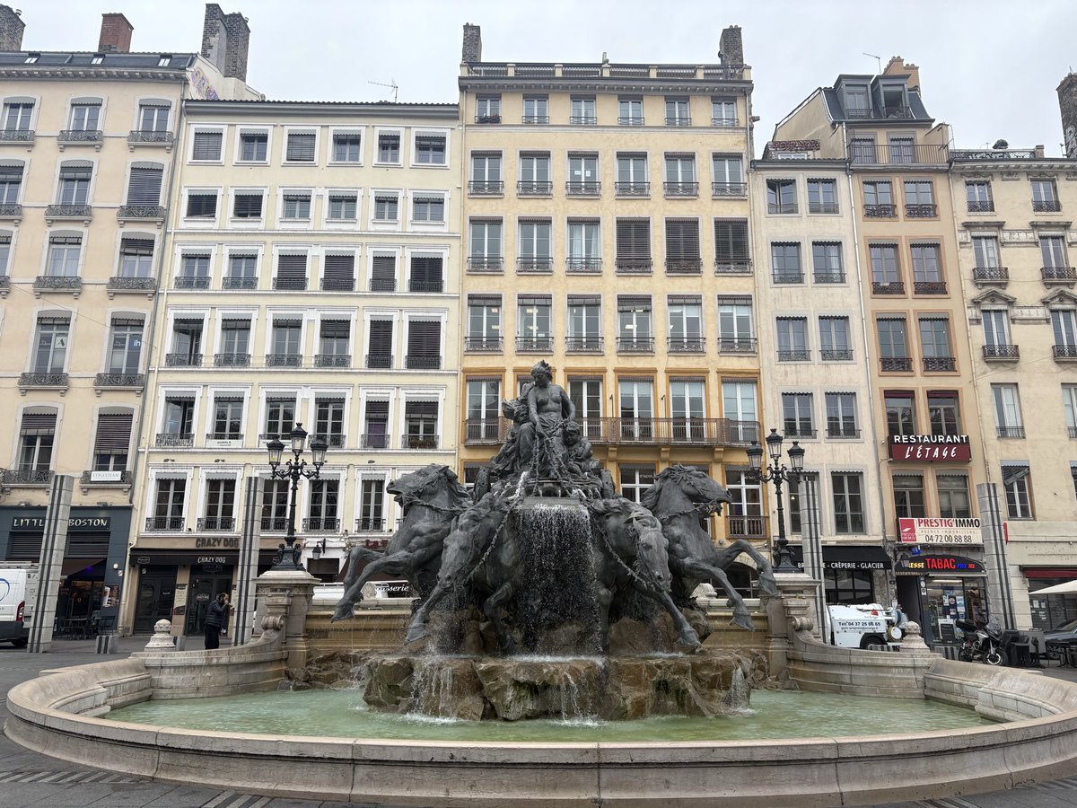 MALoPrestiMDMPH's tweet photo. Had a wonderful time @ISPNeurosurgery #ISPN2025 in Lyon, France! 🇫🇷 Enjoyed sharing our research 🔬, learning from peers 📚, and expanding our network of friends and colleagues 🌏👯♀️! #neurosurgery #pediatrics @URNeurosurgery @URNeuroscience @UofR @URMed_GCH https://t.co/NIXYKTuclK