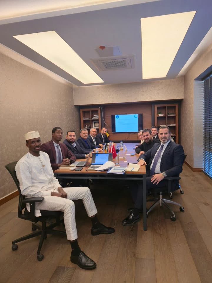 DEİK/ Türkiye-Mali İş Konseyi olarak bugün Mali Cumhuriyeti Büyükelçiliğinde önemli bir toplantı getçekleştirdik. 2-4 Aralık 2025  tarihleri ​​arasında Bamako'da düzenlenecek olan İslam İşbirliği Teşkilatı Afrika Yatırım Forumu'na ülkemizden iş insanlarının katılımı ve potansiyel