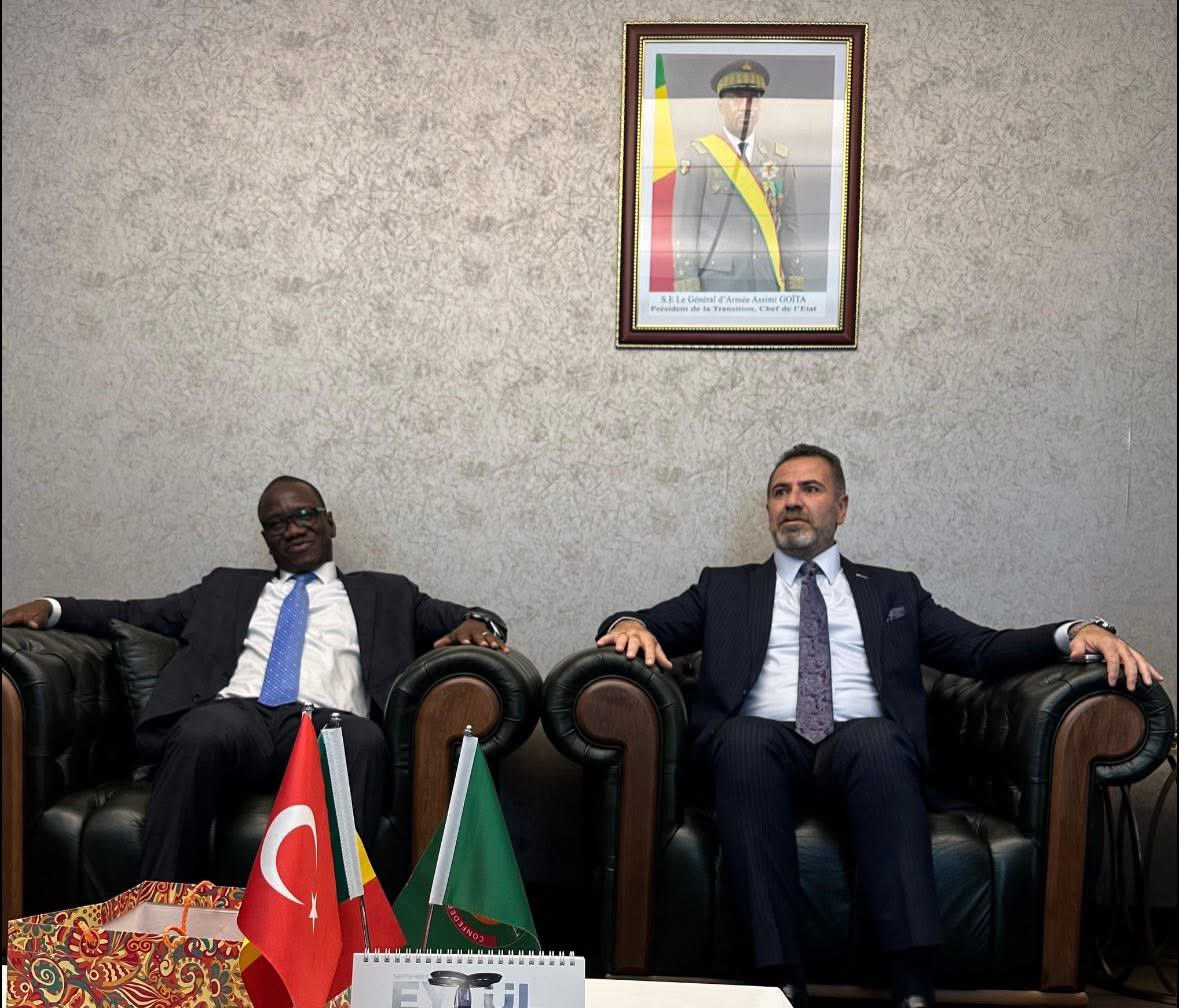savasgeyikk's tweet photo. DEİK/ Türkiye-Mali İş Konseyi olarak bugün Mali Cumhuriyeti Büyükelçiliğinde önemli bir toplantı getçekleştirdik. 2-4 Aralık 2025  tarihleri ​​arasında Bamako'da düzenlenecek olan İslam İşbirliği Teşkilatı Afrika Yatırım Forumu'na ülkemizden iş insanlarının katılımı ve potansiyel yatırım alanları üzerine verimli bir hazırlık değerlendirmesi yaptık. 
Nazik evsahipliği için Mali Cumhuriyeti Ankara Büyükelçisi Sayın @IssaOCoulibaly 'e teşekkür ediyorum.

@NailOlpak @deikiletisim @orhanaydin @CanerColak_ @IzzetDundar