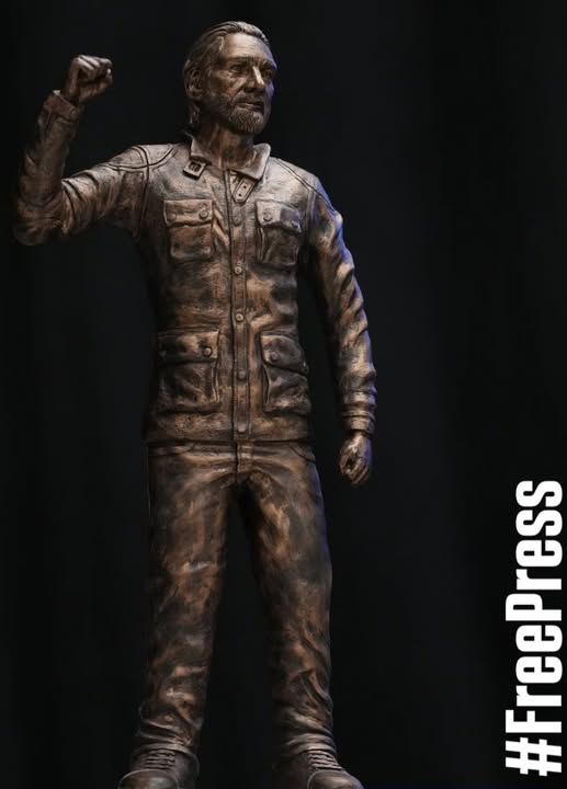 FrancaisUnity4's tweet image. 🇦🇺 AUSTRALIE. #JulianAssange
&quot;Je suis très heureux que ma sculpture pour la presse et la liberté d&apos;expression soit à nouveau exposée aujourd&apos;hui à l&apos;événement International Journalists Congress 2025 à Ottengravur/Hohenems !&quot;
- Daniel Nachbaur .
- 17 octobre 2025.