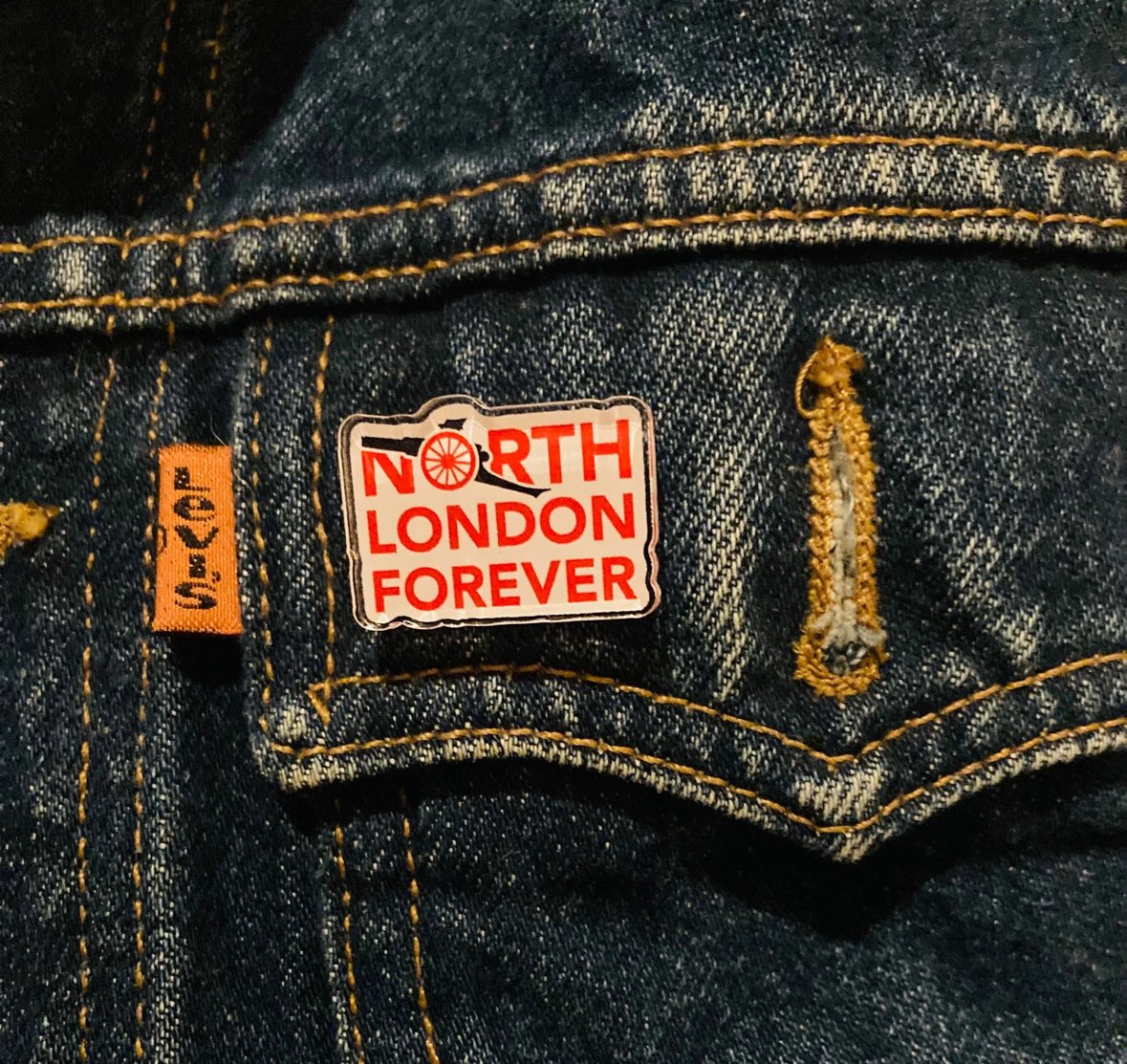 ruthbeckart's tweet image. 🚨 #GIVEAWAY ALERT 🚨 

I’ll give away one of my Slate VCC crest coasters and a NLF pin badge, to a lucky follower after we’ve beaten Burnley.

To enter you must FOLLOW me, LIKE and SHARE this post to be in the draw to win. 

Good luck #BURARS