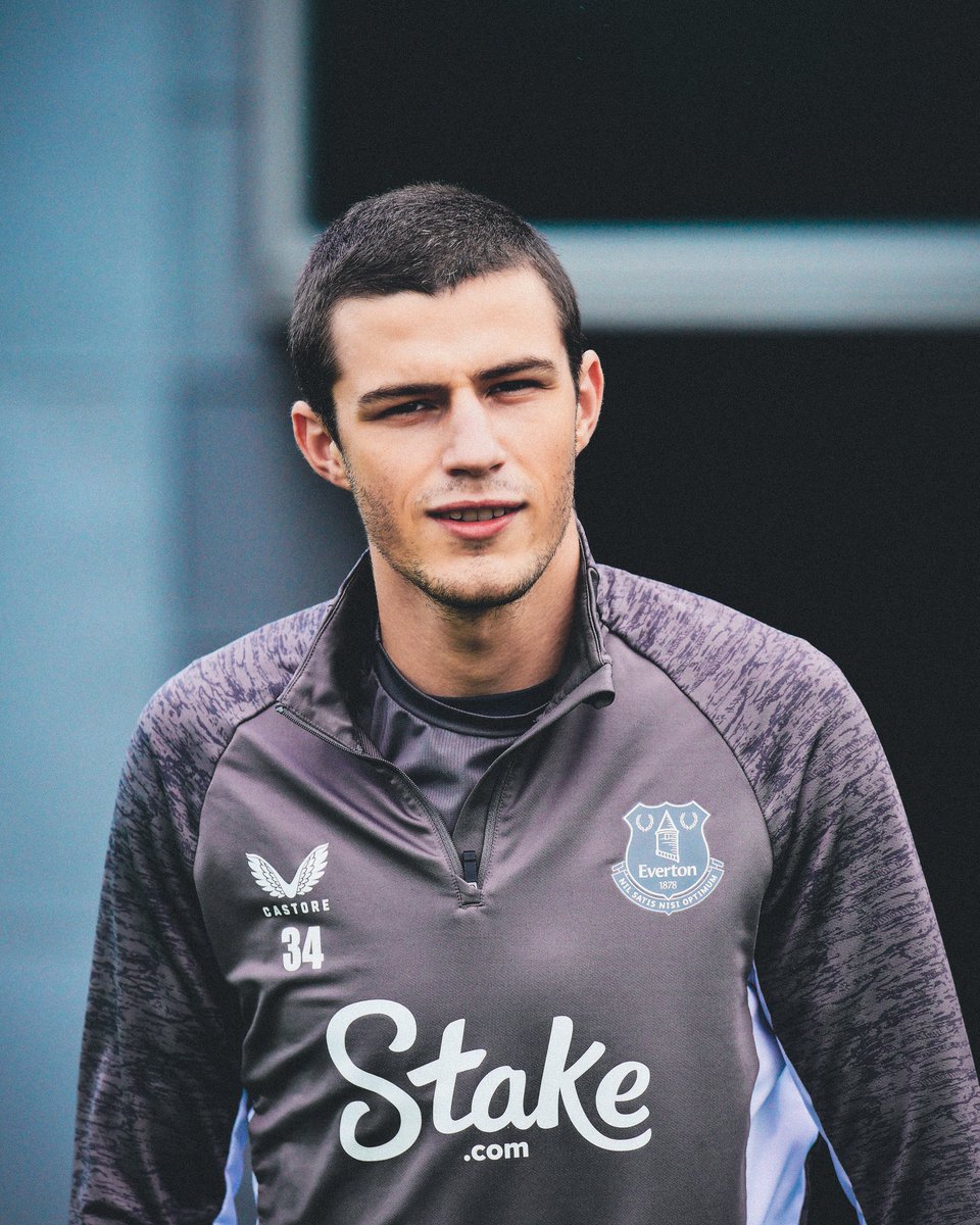 NilSatisNews's tweet photo. 💭DISCUSS: Would you hand Merlin Röhl a 1st Premier League start on Monday blues? 👇 https://t.co/XN32epmwUW