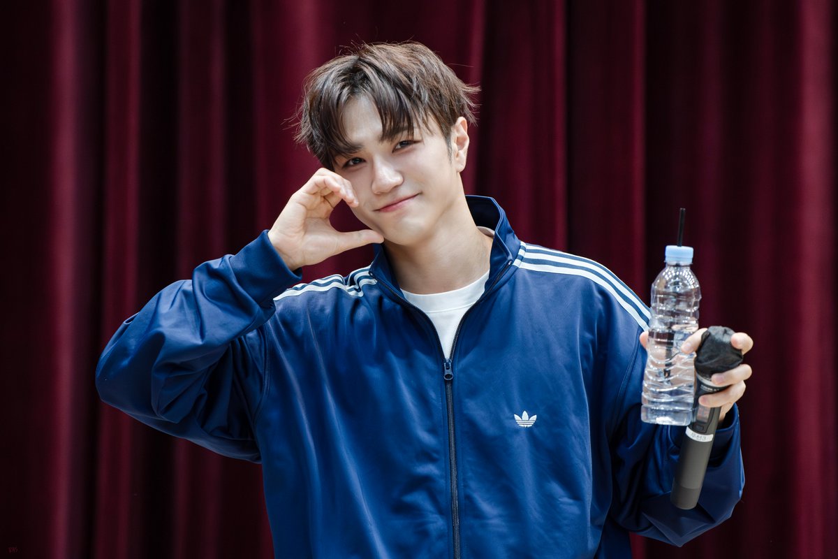 241213 에버라인 팬사인회

초코푸들🤎

#VANNER #배너 #태환
#에버라인 #송도아트홀