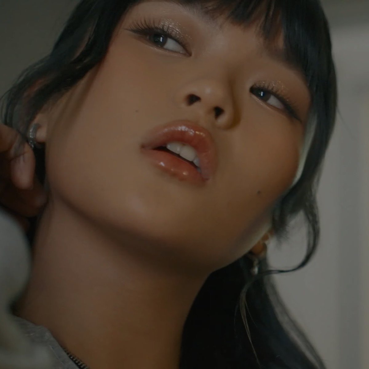 T/FF Ν‘ΝΝβ
 (@rainstalker_) on Twitter photo Unbothered, just glowing.
RAIN VISUALIZED BLUVD Unbothered, just glowing.
RAIN VISUALIZED BLUVD