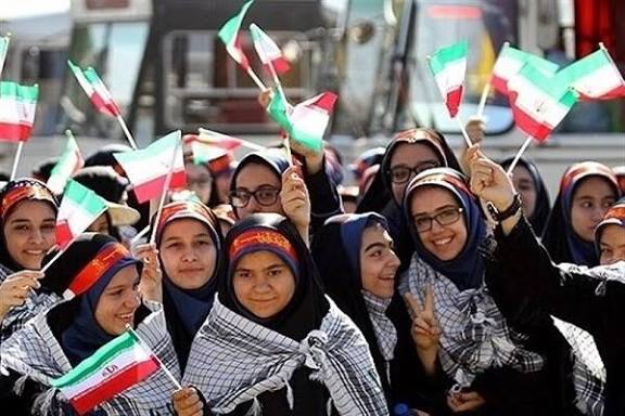 ۴۰ سال حضور، ۴۰ سال خدمت.
بسیج دانش‌آموزی یعنی تداوم روحیه جهاد در نسل فردا.
#مدرسه_عشق 
#مدرسه_بسیج
