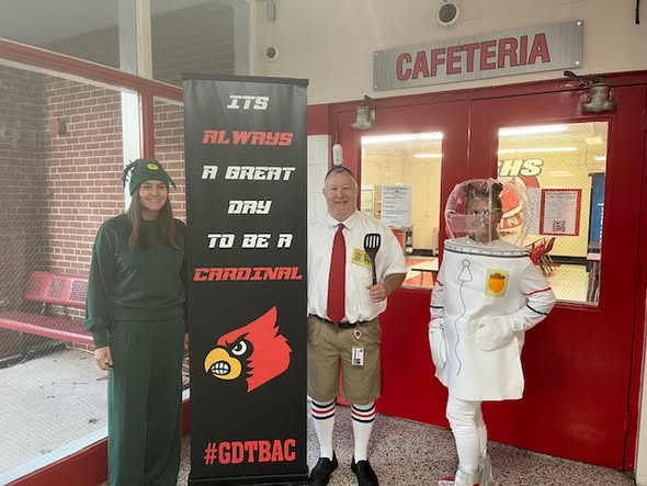 eastsurryhs's tweet photo. Welcome to the Krusty Krab... I mean East Surry!!  Happy Halloween from SpongeBob, Plankton, and Sandy!! https://t.co/h5aun0FcYt