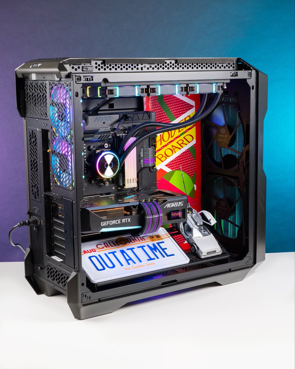 battlerigs's tweet image. OUTATIME!

To celebrate Back to the Future movies being re-released in theatres for the 40th anniversary, we take a look back at this EPIC machine!

What a day we had with @CoolerMaster and a real life DeLorean!! 

Swipe through the pics and see the pc next to the worlds most…