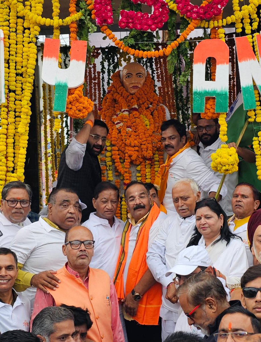 poonambjp77's tweet photo. आज लौह पुरुष सरदार वल्लभभाई पटेल जी की जन्म जयंती के अवसर पर पुष्पांजलि अर्पित की https://t.co/vAu2XCdl4b