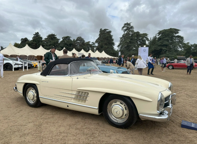 mycarheaven's tweet photo. The 1954 Mercedes-Benz 300 SL is one of the all-time great classic cars.

#carblog #carblogger #mercedesbenz https://t.co/kGy8vqpUpl