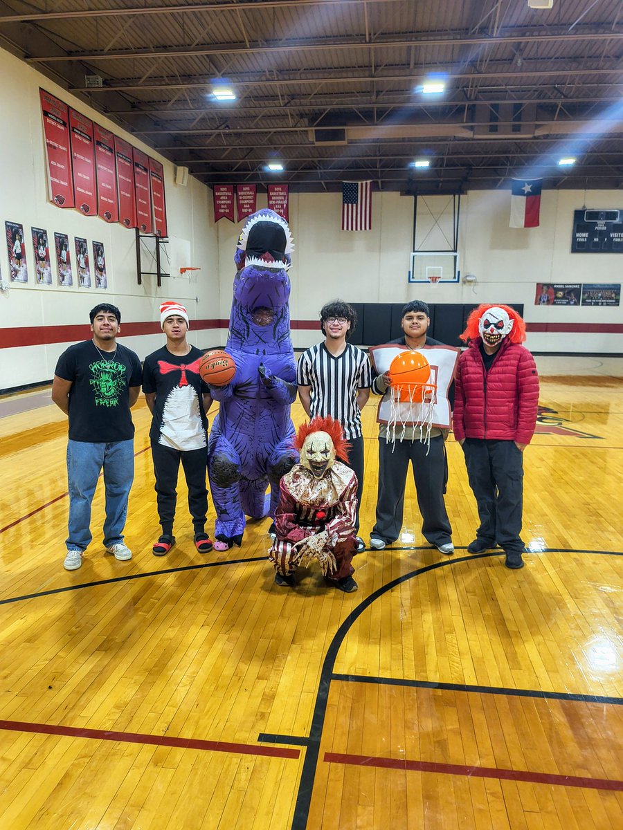 Happy Halloween 👻 
DHJ BOYS BASKETBALL 🏀 Costume Participants 🧛🏼‍♂️🦖🤡