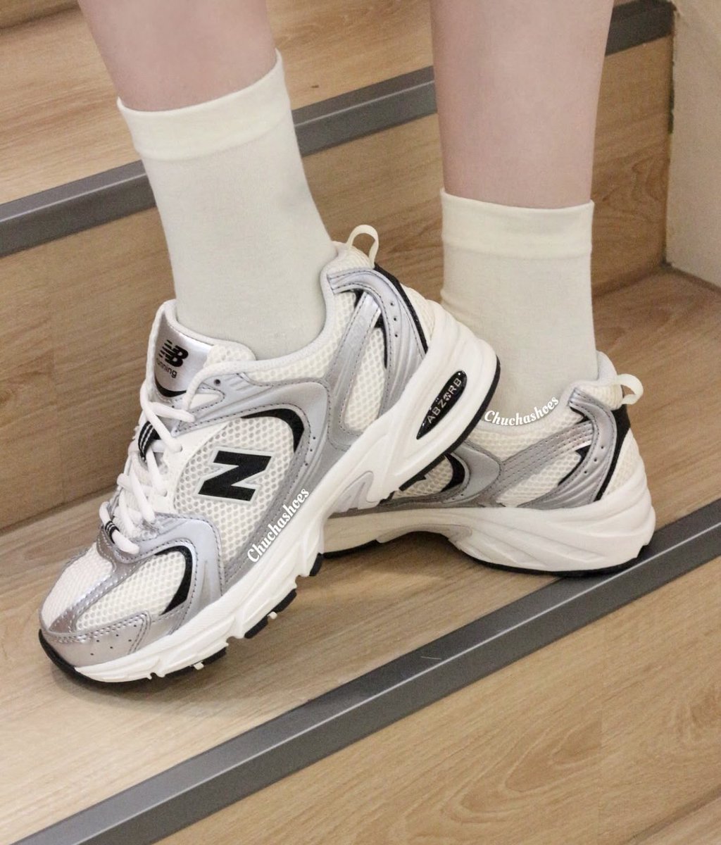 moddustore's tweet photo. เปิดจอง รอบถูก
New Balance 🔥 Sale60% ที่ Shop 👟

สี MR530GMT ⚡️ Silver  สีใหม่สวยมาก

✖️ลดเหลือ 2,590- ส่งฟรี✖️ปกติ 4,000++
📦 ได้กล่อง+ ถุง🛍️
มัดจำ 400-

📍size วัดตามความยาวเท้า ( cm )
⚡️รอ 25-30 วัน
📝กรอกฟอร์มได้เลยhttps://t.co/CKFYOwzK0V https://t.co/hc5974vITL