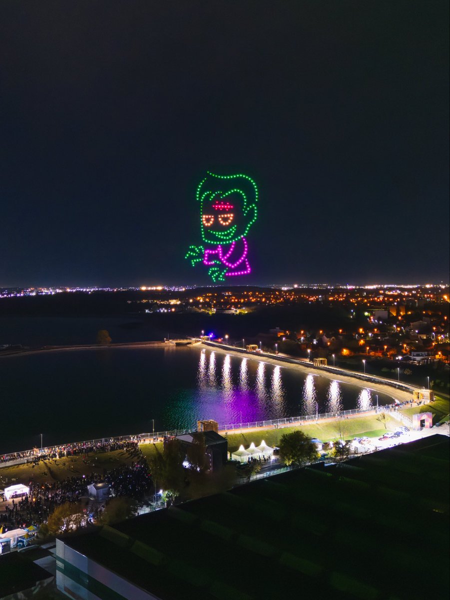 flystackshows's tweet image. Happy Halloween!👻
#Halloween #droneshow #flystack #WestSideHalloFest