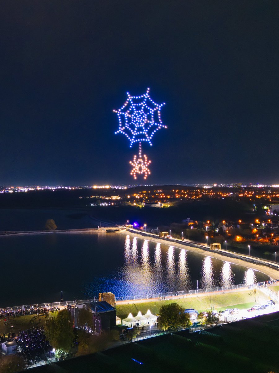 flystackshows's tweet image. Happy Halloween!👻
#Halloween #droneshow #flystack #WestSideHalloFest