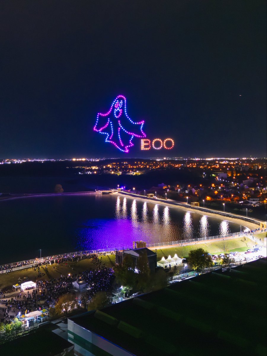 flystackshows's tweet image. Happy Halloween!👻
#Halloween #droneshow #flystack #WestSideHalloFest