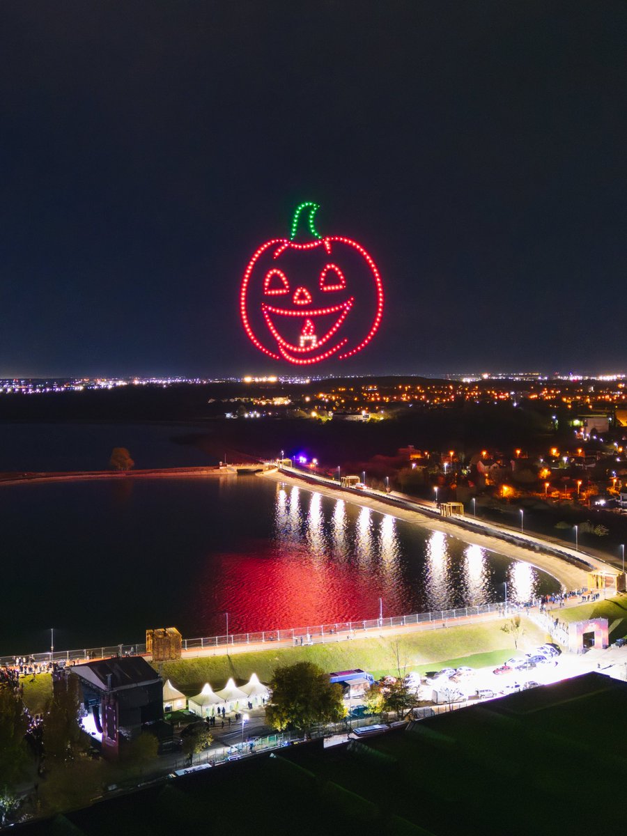 flystackshows's tweet image. Happy Halloween!👻
#Halloween #droneshow #flystack #WestSideHalloFest