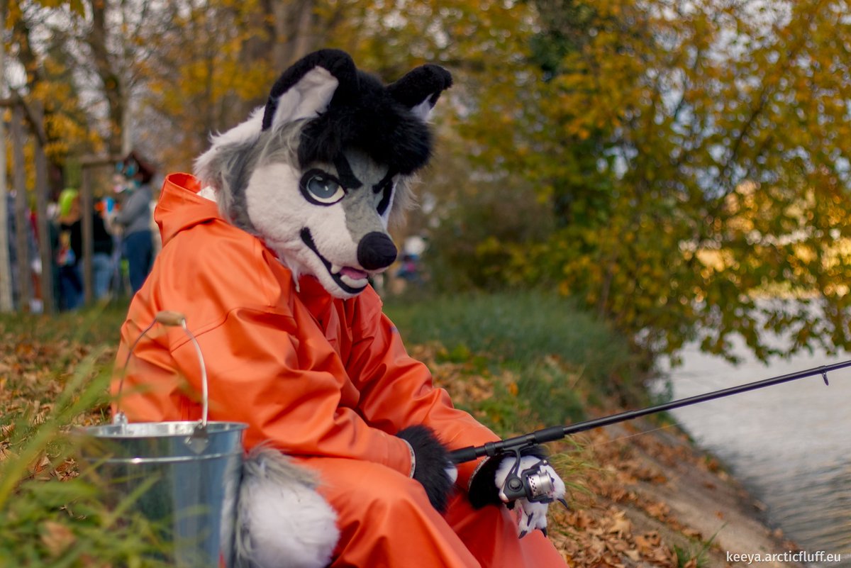 Hey there.
Do you want to go fishing with me?

📷 Keeya
🗺️ Ulm
📅 25.10.2025

🪡 <a href="/Evi1Makers/">EvilMakers🏳️‍⚧️Commissions CLOSED</a>
🧥 <a href="/GrundensUSA/">Grundéns</a>

Happy Fursuit Friday 
#fursuitfriday