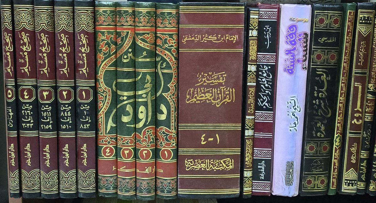 alharbi_722's tweet image. 📚 سحب على كتب وقفية :

- صحيح مسلم
- سنن أبي داود
- تفسير ابن كثير (كامل في مجلد واحد)
- الشمائل المحمدية للترمذي
- جامع العلوم والحكم لابن رجب
- العدة شرح العمدة
- الروح لابن القيم
- فقه السنة للنساء

 طريقة الدخول :إعادة التغريدة فقط 
الاستلام من موقع المتبرع، ويستلم الكتاب…