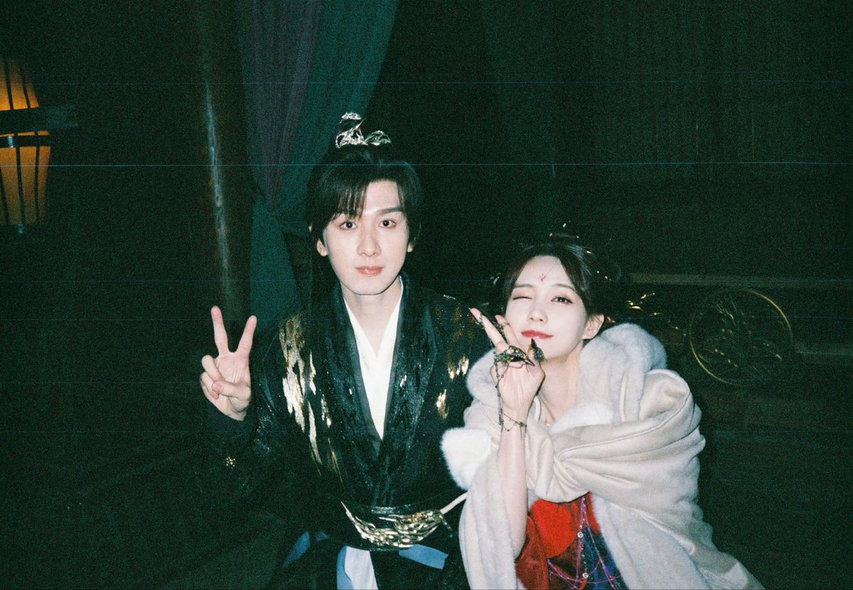 17zouba's tweet photo. 사람보다 거미가 더 사람같은뎈ㅋㅋㅋㅋㅋ 무기가 사람으로 변한 거랑 거미가 사람으로 변한 거라고 생각하�� 아무래도 그게 맞나 성의는 진짜 부귀같고 언니는 진짜 청동같음🥹 https://t.co/x01um9op6o