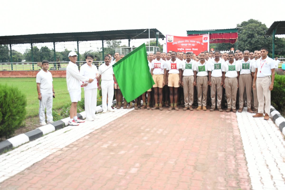 आज क्षेत्रक मुख्यालय स.सीमा बल, प्रशिक्षु प्रशिक्षण केंद्र एवं संयुक्त चिकित्सालय सशस्त्र सीमा बल गोरखपुर के संयुक्त तत्वावधान में सरदार वल्लभभाई पटेल की जयंती के अवसर पर "रन फॉर यूनिटी" काआयोजन किया गया।
यह आयोजन राष्ट्र एकता,अखंडता एवं समरसता के प्रति समर्पण का प्रतीक रहा।