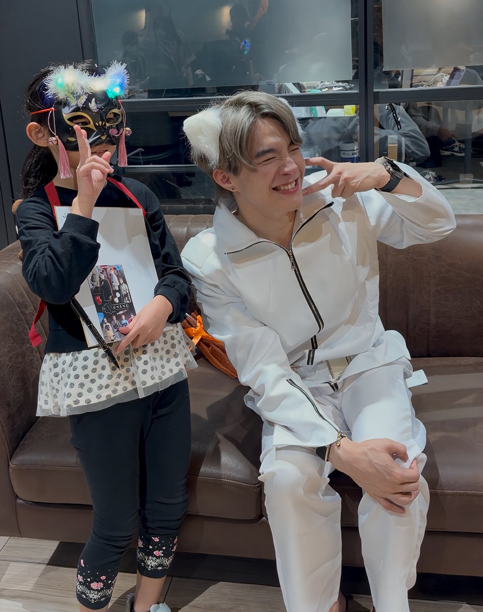 Thai_Love0621's tweet image. ขอบคุณมาก💕
โปรดมาญี่ปุ่นอีกครั้ง👍💕

@leo_prp @ea7trp 
#ODin
#khundin
#leo_prp
#Bibbidiientertainment