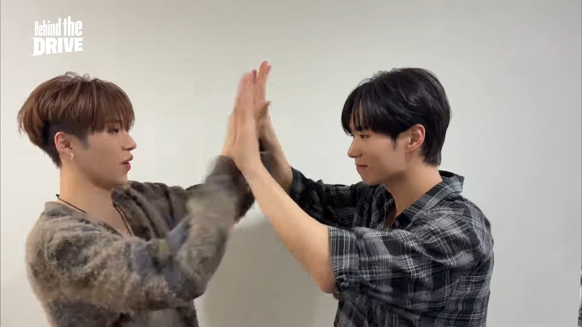 idolhaos's tweet image. WHICH OOMF IS THE WAKE1 STAFF