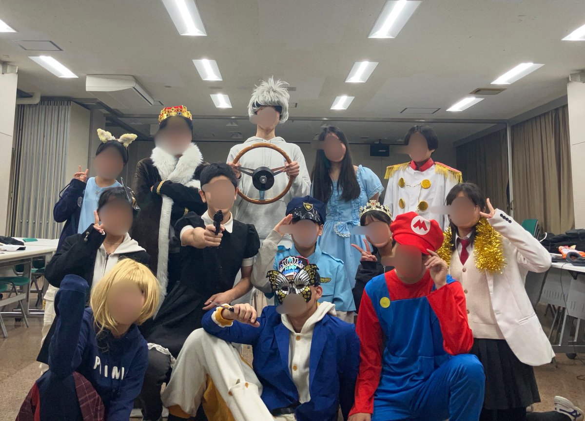 本日はハロウィン🎃
ということで本日はみんなで仮装をしました！歴代の先輩が着ていた衣装を引っ張り出して、仮装を楽しみました👻
お菓子を配ったり、ゲームをしたり、ハロウィンを満喫しまくりな1日でした❤️‍🔥
