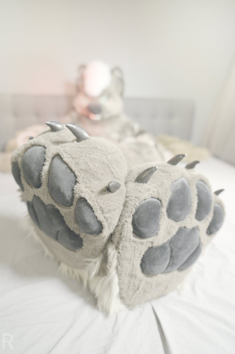 EspressoYeen's tweet image. May I offer you some espresso beans in these trying times?

📸: @RolandAdventure

#fursuit #fursuitfriday #hyena #yeen #furry #espressoyeen