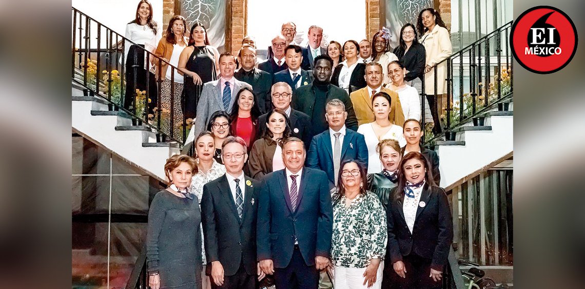 ElInformanteMX's tweet photo. @TolucaGob declara #VisitantesDistinguidos al #vicealcalde de #Saitama y a la #presidenta de #ASOMACETAS de #Cali
#Fraternidad que abona al #desarrollosostenible y a la #proyecciónglobal del #municipio, destacó @rimoba.
https://t.co/TO3ihs2FwL https://t.co/MmQKn5VPCE
