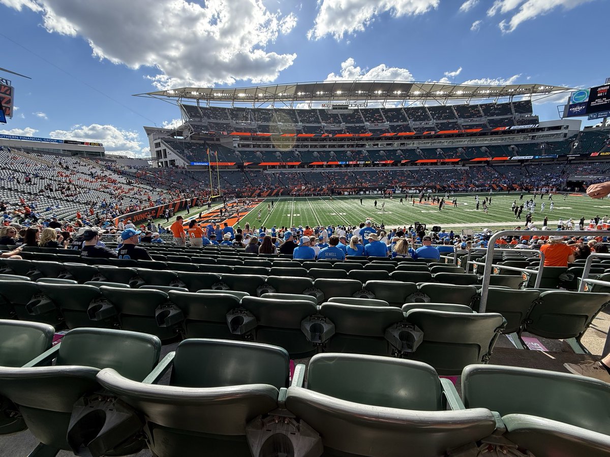 🚨 Last tweet for tickets (2). Aisle seats. Section 144. $190 a piece (willing to negotiate) 🚨