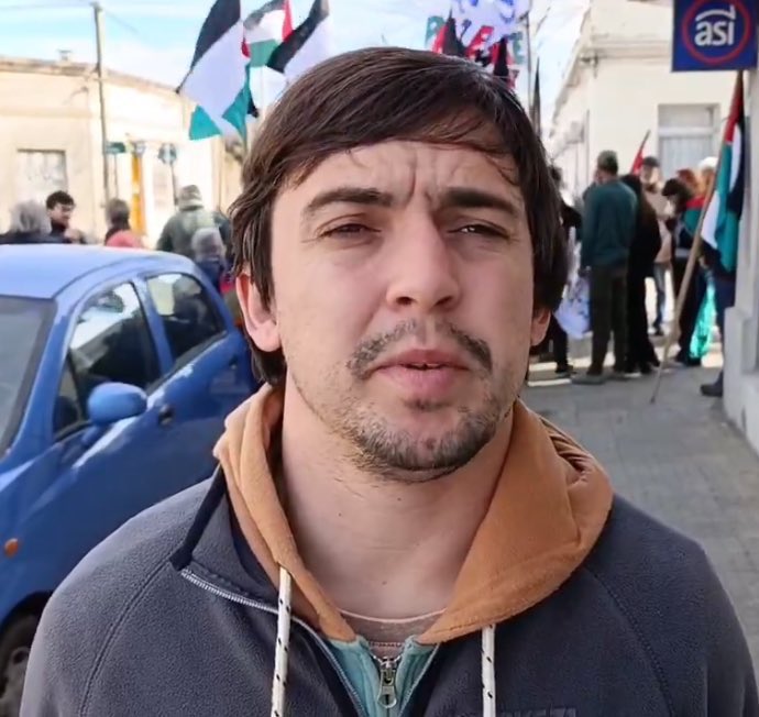 “No tengo ningún problema  personal con <a href="/Maxiripoll7/">Maximiliano Ripoll</a>,
pero tengo que respetar mi cargo de concejal y de esta manera es casi imposible”.

🗣️ Charlamos con el concejal del municipio de Sarandi Grande <a href="/fedecaetano_1/">Fede</a> 

#BDF x fmflorida.com.uy