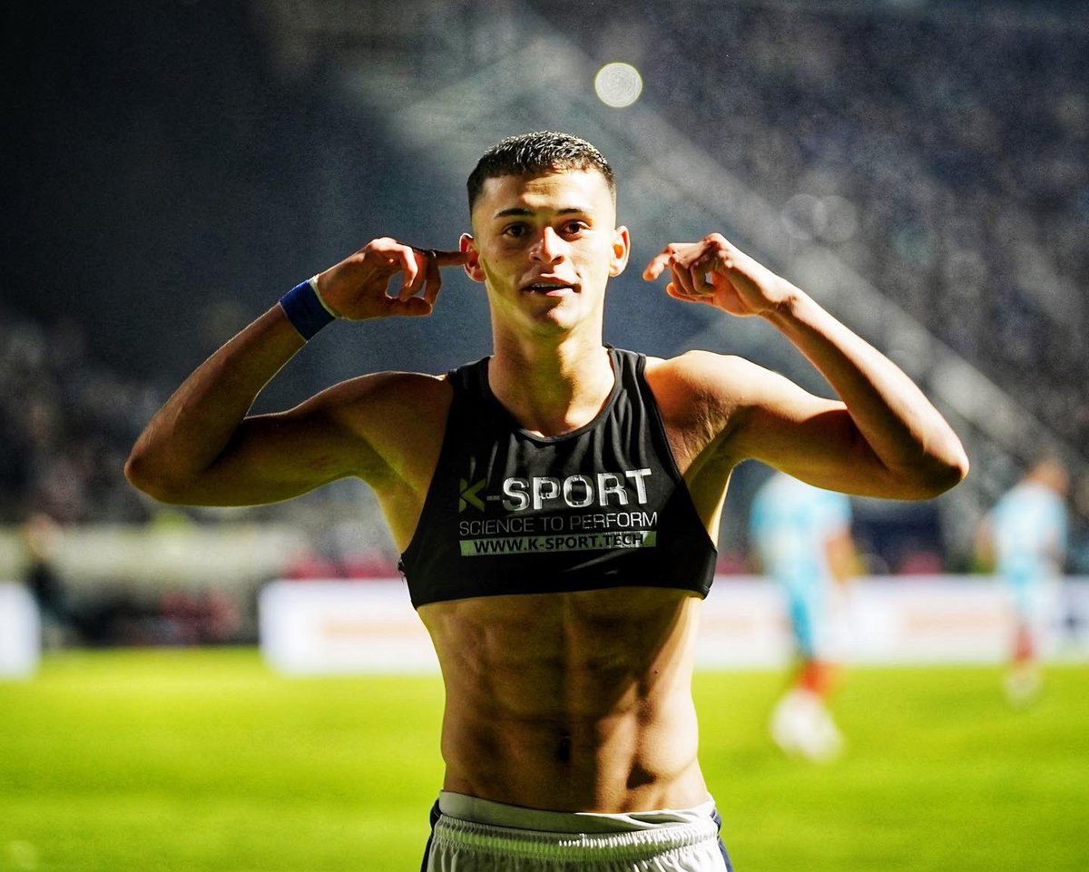 SalibaTripero's tweet photo. Mostrale estas 4 fotos a un hincha que no sea de Gimnasia, y tratá de explicarle que el club ahora mismo está endeudado, con un plantel desmantelado, y a tres puntos del descenso.

#GELP #CGE https://t.co/6XOXhUnDfj