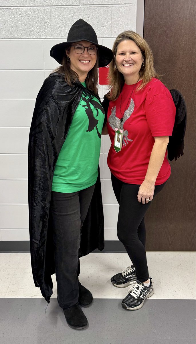 CESCounselor13's tweet photo. We love Halloween at @cannonsburgelem! #HappyHalloween @RelifordChristy https://t.co/UWNO1QGIPo