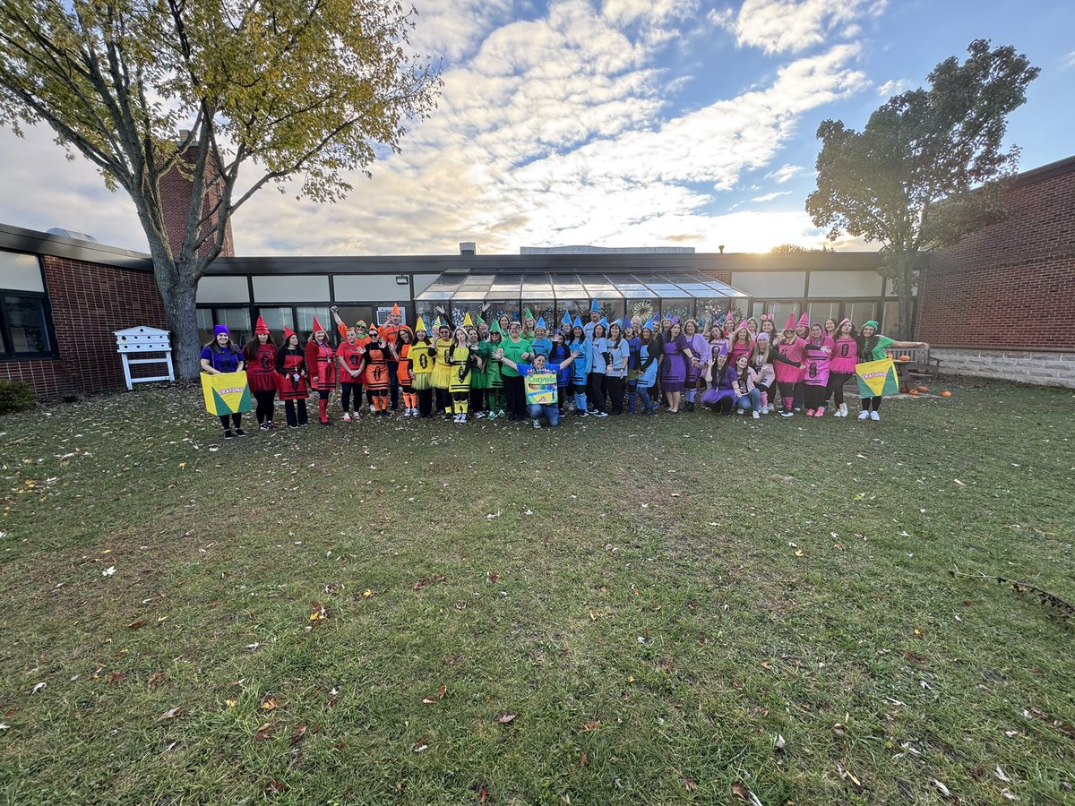 OquenockWI's tweet photo. Colorful bunch! Happy Halloween from the Nock! @AmandaHarvey04 @RomanelliPaul #WIPride https://t.co/82WpZlXBrI