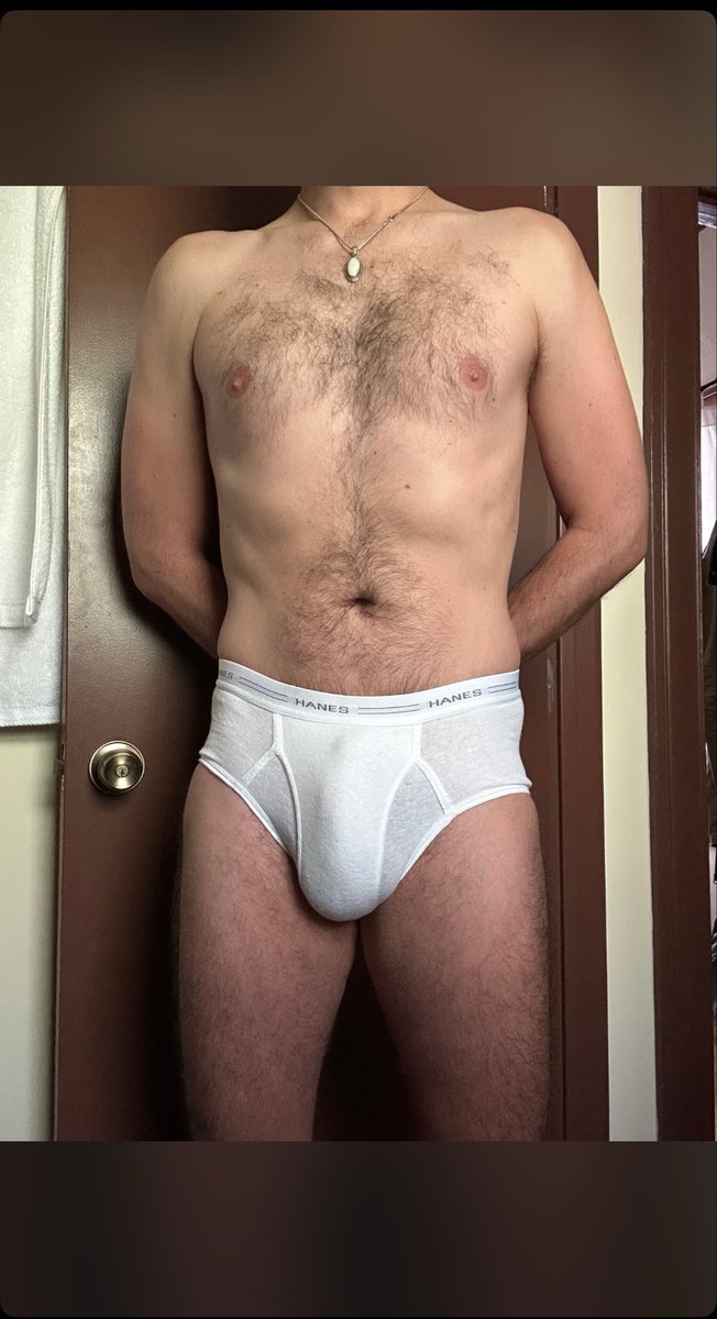 classynudemales's tweet photo. Both, standing at attention. https://t.co/gmNz121dIa