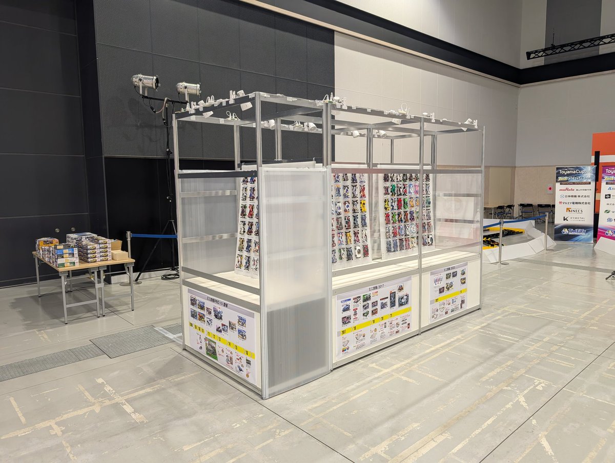 TOYAMA_CUP's tweet photo. 歴代ミニ四駆全台展示パネル設置完了！！
お父さん達は懐かしのミニ四駆を見に、子供達はかっこいいミニ四駆を探しに、10:00開場の富山テクノホール「T-Messe2025」にぜひお越しください！
#ミニ四駆
#富山ミニ四駆
#ToyamaCup
#歴代ミニ四駆全部見る https://t.co/AVbX0mTkqK