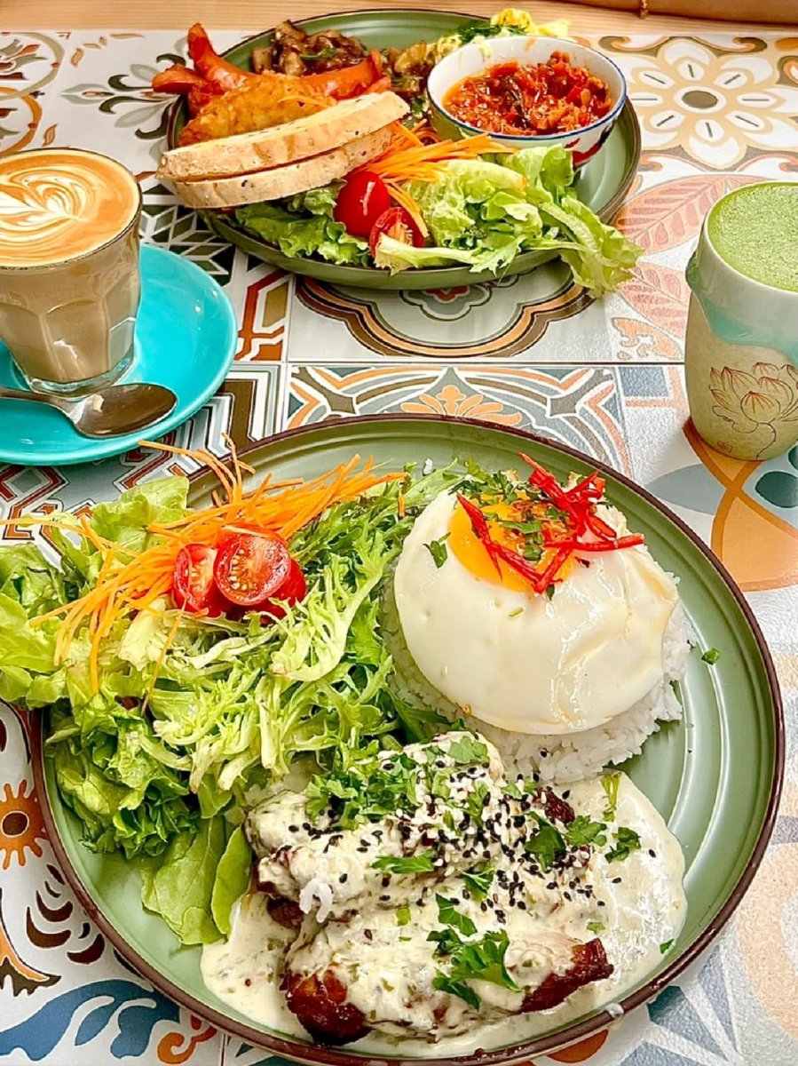 Breakfast: where dreams are served on a plate.😋😊