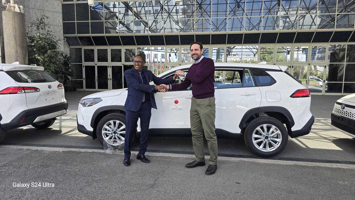 UNDPEthiopia's tweet photo. Thanks to support from @Japan, hybrid vehicles will help Regional Recovery &amp; Reconstruction Offices in Afar, Amhara &amp; Tigray strengthen government-led stabilization across northern 🇪🇹 — in collaboration with @UNDPEthiopia's Peace Support Facility 🤝 🇯🇵🇩🇪🇳🇱 &amp; #UNDPFundingWindows. https://t.co/p2YKHNkV4o