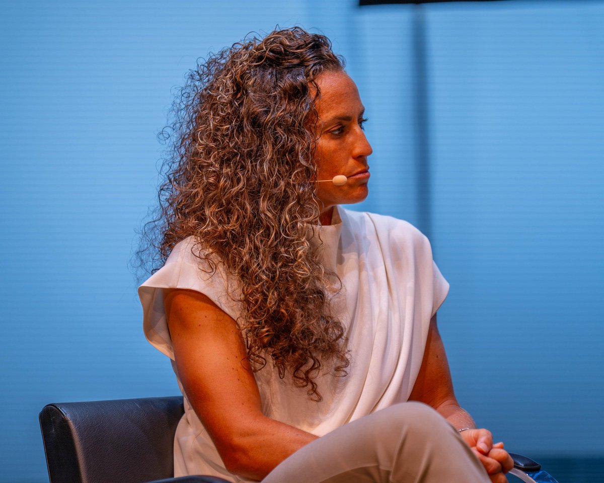 afefutbol's tweet photo. ⚽ Patri Gavira, jugadora del CD Tenerife y vocal de AFE, en el II Congreso de Derecho Deportivo Isla de Tenerife para analizar los retos a los que se enfrenta el fútbol femenino.

💬 "El motor del cambio es que la liga haya sido profesional. Porque así, la Ley del Deporte obliga a que haya convenio colectivo. Y con el convenio colectivo, aunque tiene mucho que mejorar y espero que mejore, es lo que nos respalda a nosotras".