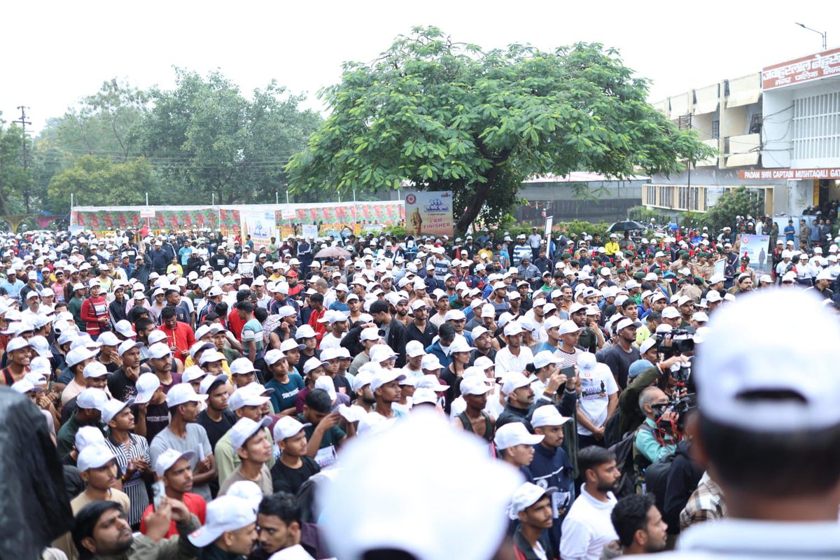 sumantsinghcop's tweet photo. “राष्ट्र की एकता और अखंडता के प्रतीक सरदार वल्लभभाई पटेल की जयंती पर इन्दौर पुलिस कमिशनरेट ने किया #RunForUnity 🏃‍♂️🇮🇳 का आयोजन।

#UNITYDAYMPPOLICE
#Runforunity
#RashtriyaEktadiwas2025
#SardarPatel150
#Ektadiwasbharat
#EkBharatShreshthBharat #indore #mppolice #indorepolice https://t.co/ELt2dcQd56