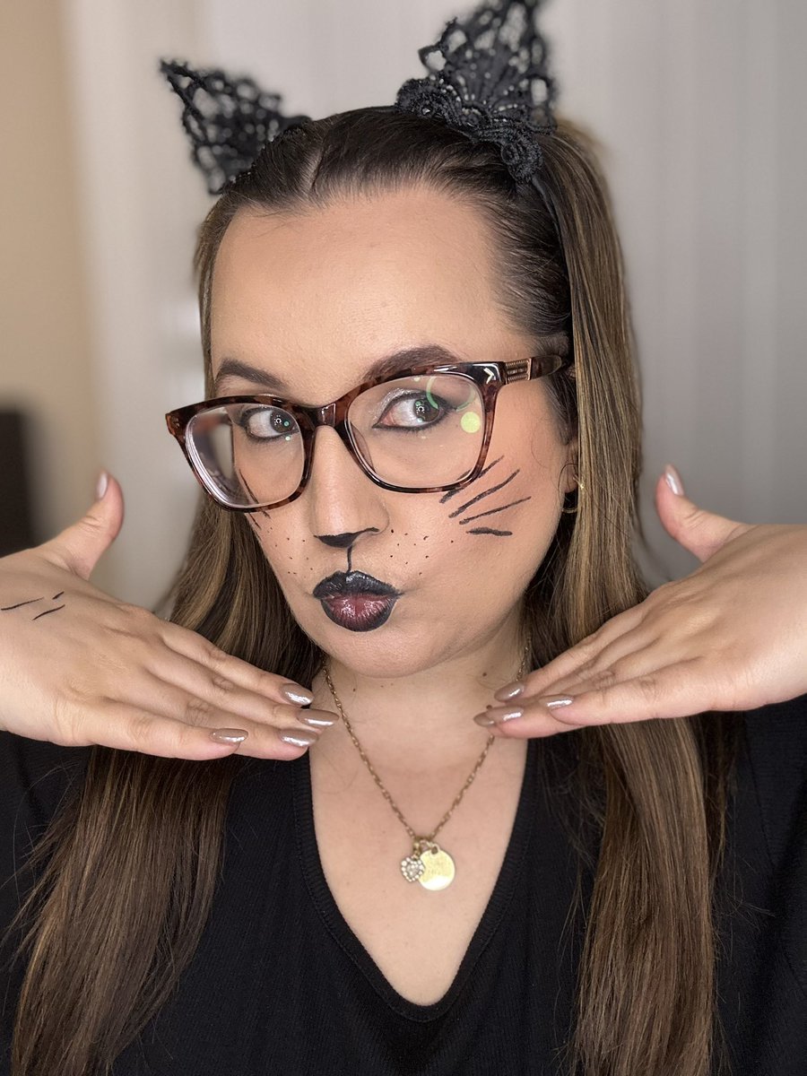 ChelsieHun_'s tweet image. Happy Halloween 🐈‍⬛👻🎃