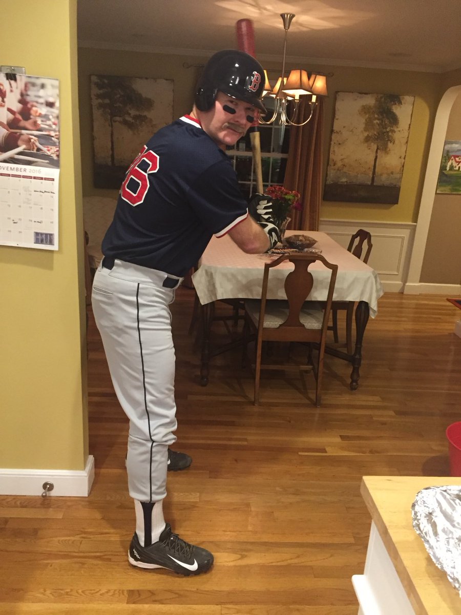 DaveBurnes18's tweet image. Happy Halloween 🎃⁦@ChickenMan3010⁩ Hope you’re enjoying the WS and feeling great in health my friend!  ⚾️ 🍗 👻